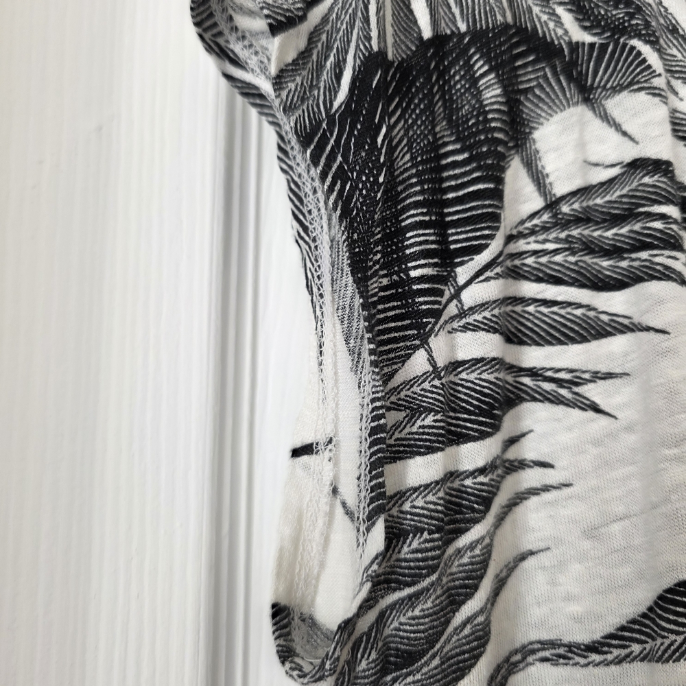 Tahari Monochrome Leaf Print Linen Top - Picture 4 of 10